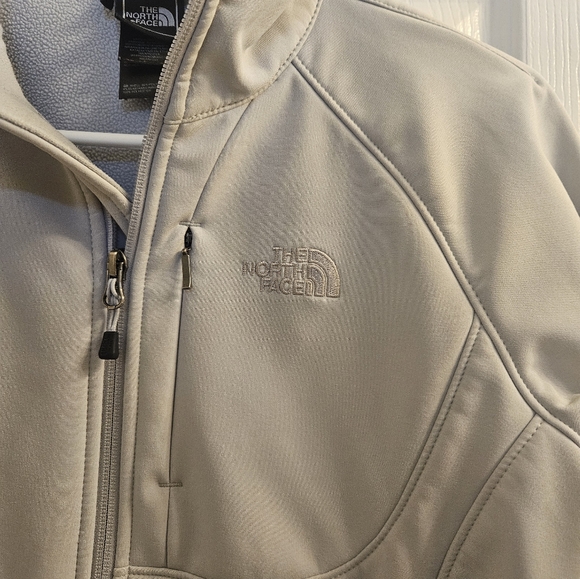 The North Face Jacket, Lined Fleece, Wind Resistant, Light Gray, Size Small - Picture 3 of 5